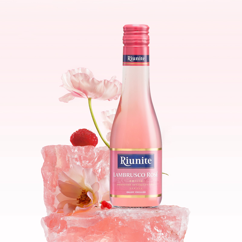 小瓶甜桃红 品鉴笔记图:三文鱼桃粉色酒液 + 风味雷达 + On Ice 仪式